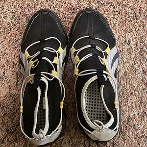 Men sand n sun water shoes size 10
